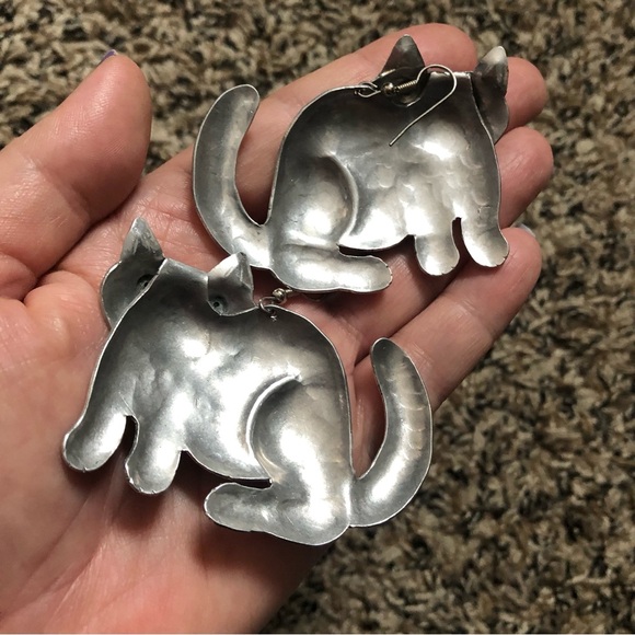 Large vintage silvertone smiling cat dangle earrings cat lady lightweight - Picture 8 of 11